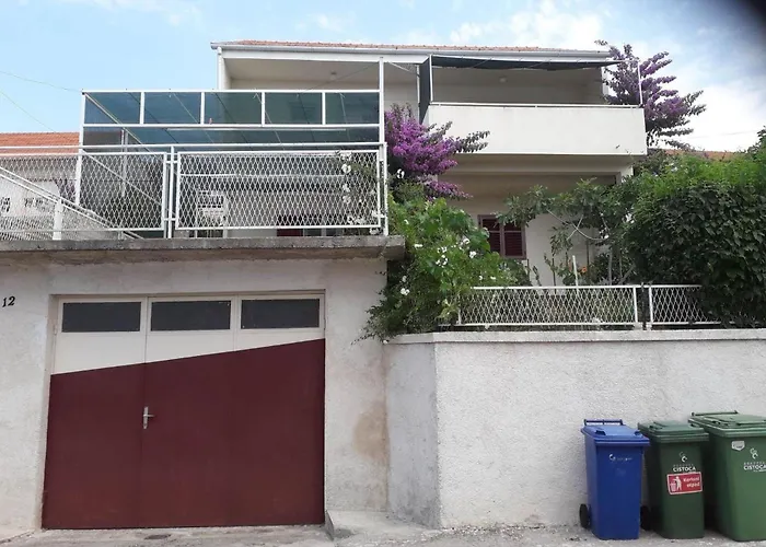 Apartman With Parking Spaces - 23772 Sibenik