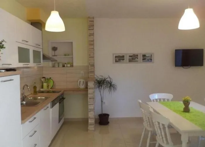 Apartman With Parking Spaces - 23772 Sibenik